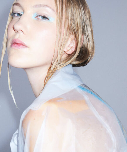 BATHING IN A DAYDREAM